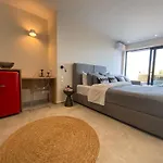 Room In Studio - Luxury Suite With A Queens Double Bed Stunning Sea Vews And Private Jacuzzi