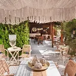 Sunrock Suites - Villa Menexes