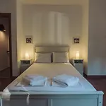 Squirrel Beach Front Villa, Metamorfosi