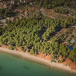 Squirrel Beach Front Villa, Metamorfosi