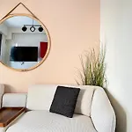 Sky Suite Apartments - Cloud9 In The City