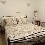 Nikos Rooms
