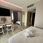 Peloton Inn