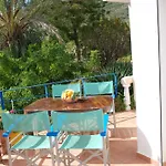 Luxury Cozy Villa With Garden Near The Sea