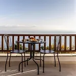 Om Living Pelion