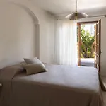 Om Living Pelion