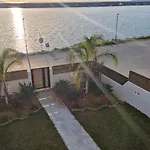 Isalos Sea View Studios