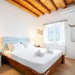 Spacious & Cozy Flat - 5 Mins To Batsi Bay