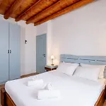 Spacious & Cozy Flat - 5 Mins To Batsi Bay