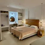 Akrogiali Rooms