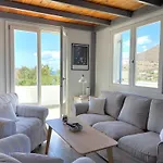 \'Paraside\' Seaside Villa In Delfini Says Netflix
