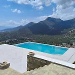 Villa Estee, Luxury Villa With Private Infinity Pool And Jacuzzi