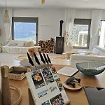 Villa Estee, Luxury Villa With Private Infinity Pool And Jacuzzi