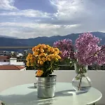 Thea Cozy Apartment