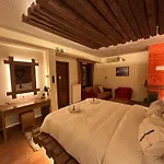 4 Mountain Hills