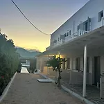 Fisilanis Beachfront Hotel
