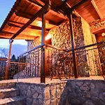 B K Guesthouse - Ξενώνας Β-Κ