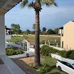 Dolphin Apt & Studios -Next To The Beach