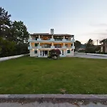 Matina\'S Residence