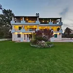 Matina\'S Residence