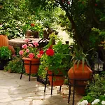 Atzanou Rooms