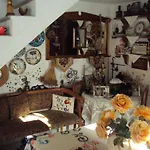 Katoikia Me Ta Pitharia