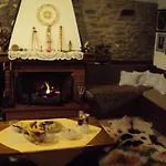 Katoikia Me Ta Pitharia