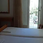 Mouroukis Rooms