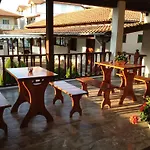 Menis Haus