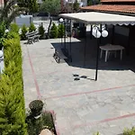 Menis Haus