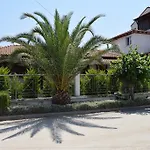 Menis Haus