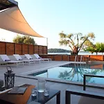 Acqua Di Mare Beach Front Villas