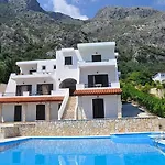 Giannis Servos Studios Apartments