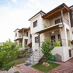 Αmalia Lux Villas