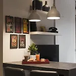 Luxury 2 Bdrm Apartment 10\' Minutes Walk From The Acropolis