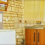 Lions2 Studios And Apartments