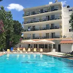 Thomas Beach Hotel