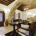 Camelot Traditional & Classic Hotel