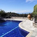 Ta Xelidonakia