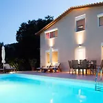 Villa Manos
