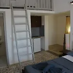 Tonaras Studios & Apartments