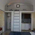 Tonaras Studios & Apartments