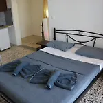 Tonaras Studios & Apartments