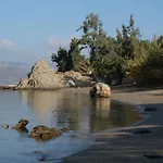 Nyfi Skyros Bungalows