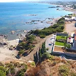 Alisahni Beachfront Villas