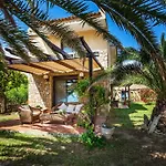 Nikiti Seaside Villas