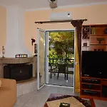 Roula\'S Studios & Apartment