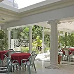 Hotel Chronis