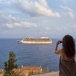 Moni Emvasis Luxury Suites