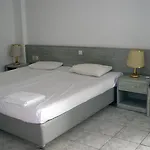 Peters Kool Pool Studios And Apartments